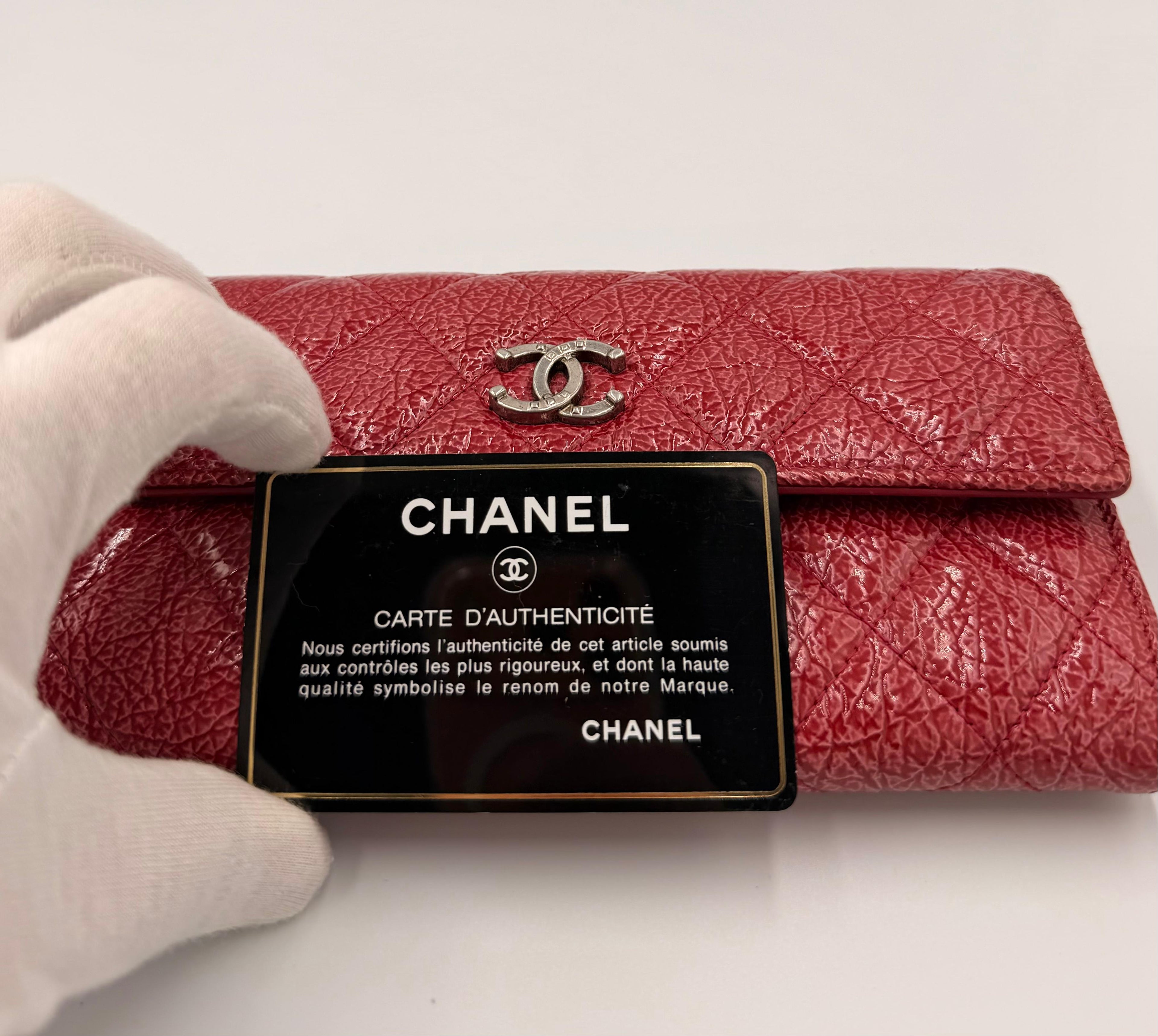 Chanel Chevron Flap Wallet on Chain — Red