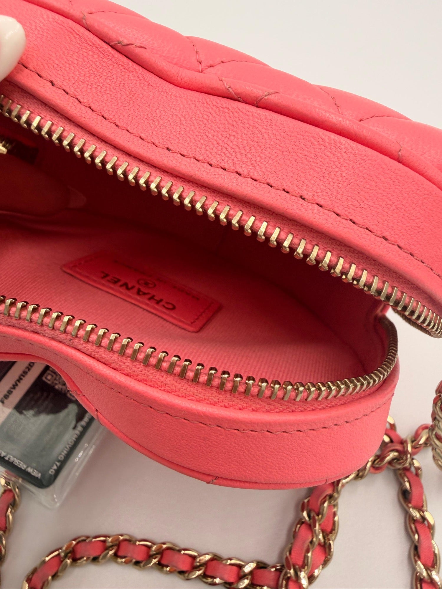 Chanel CC In Love Heart Bag - Interior zip compartment
