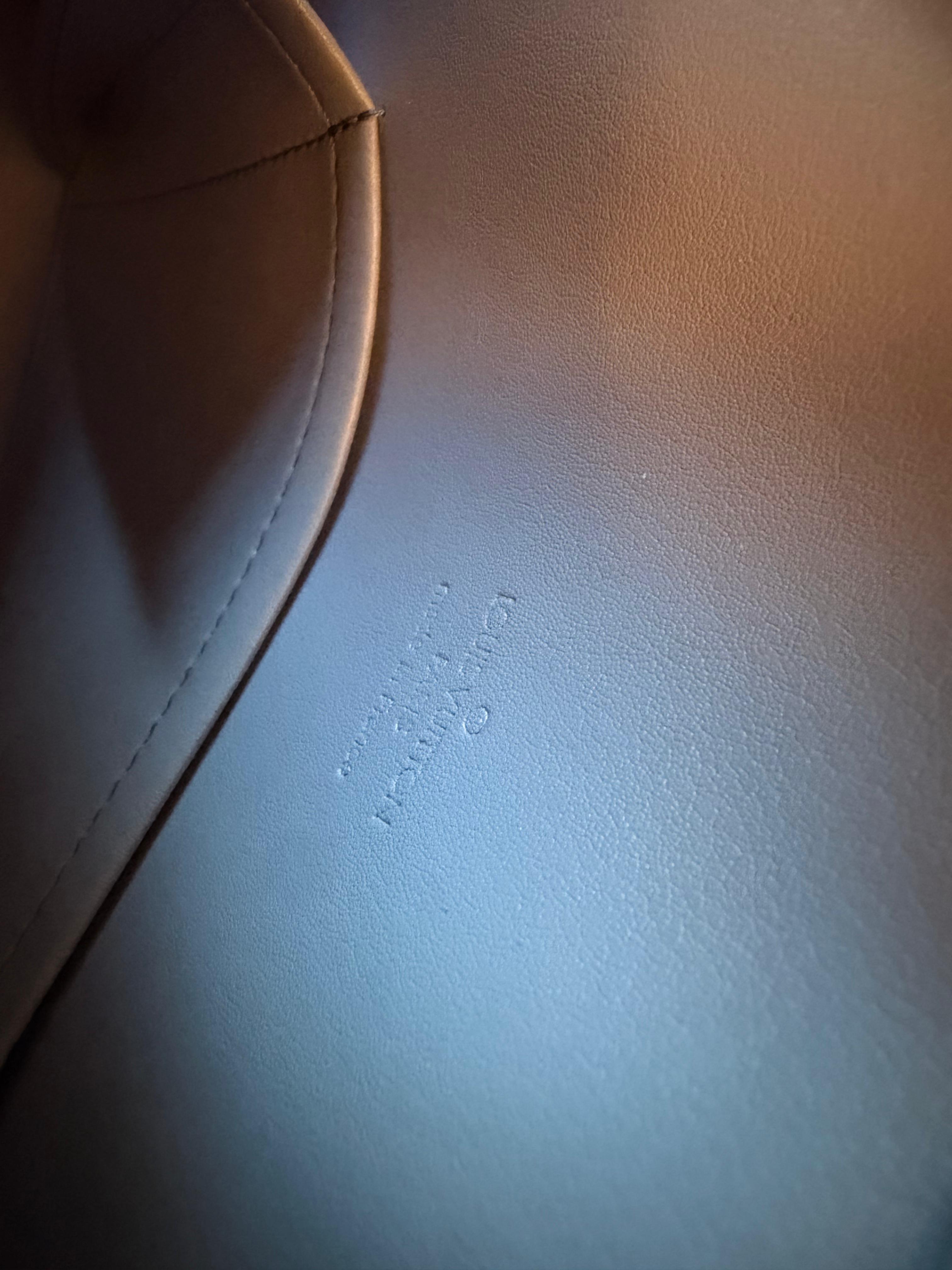 Louis Vuitton Murray bowling bag Pearl Blanc Vernis patent leather — corner detail